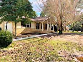 93 Lake Ln