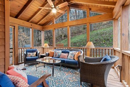 444 Lakeside Place