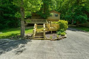 592 Lakeside Dr