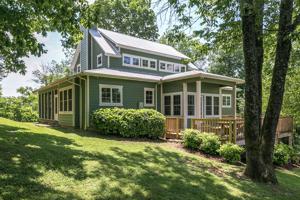 745 Harbor Pointe Dr