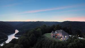 11797 Fox Hill Rd