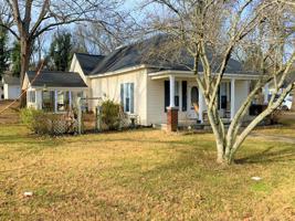 805 N High St