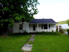 809 E Lake Ave E