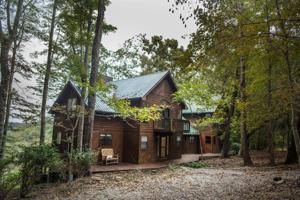 751 Gordon Ln