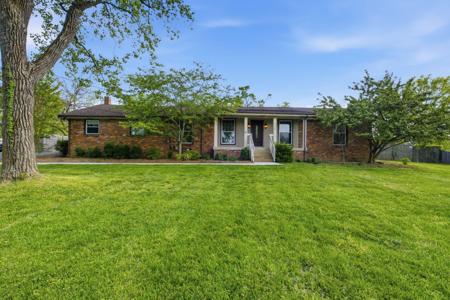 111 Pin Oak Dr