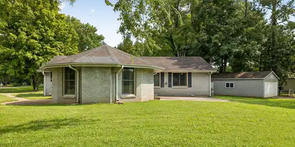 100 Lakewood Cir
