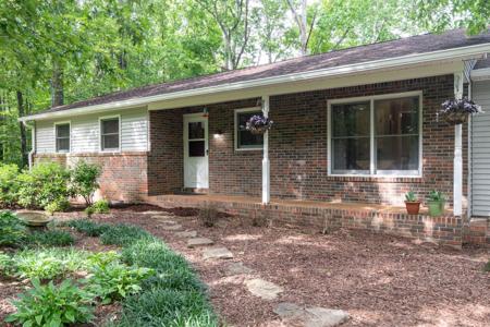 176 Huntington Dr N
