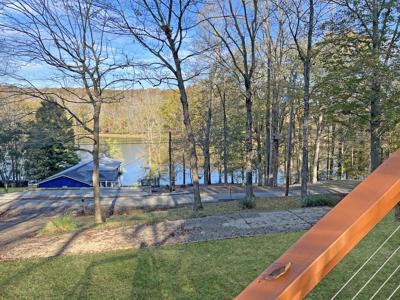 543 Hickman Shores Rd
