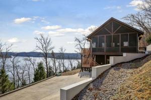 110 Harbor Pointe Lane