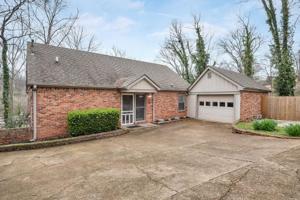 710 Lakeside Dr W
