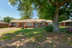 524 Lakeside Dr W