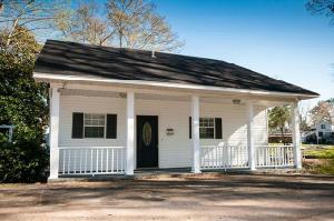 80 Carolyn Rd