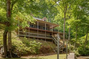 2452 Paradise Dr