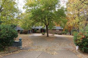 740 Lakeside Dr W