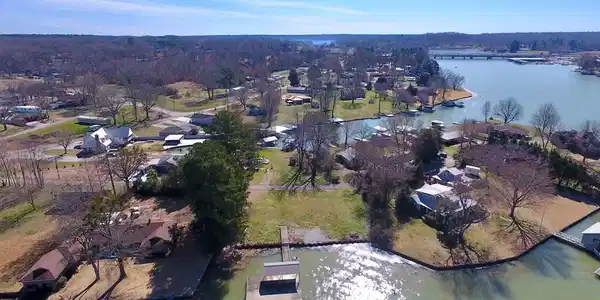 0 Lake St