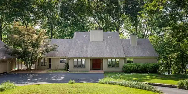90 Eugenia Dr