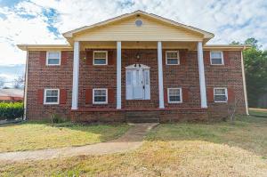 318 Lakeside Dr E