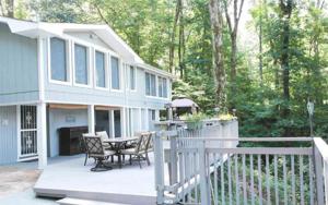 20409 Riverview Dr