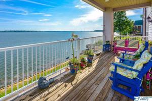 6122 Bay Village Dr