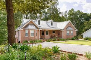 516 Echo Ln