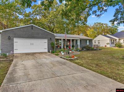 212 RIDGECREST DRIVE