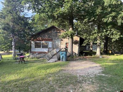 902 SHORECREST DRIVE