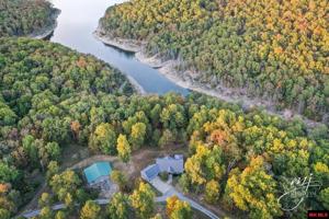 693 LAKE POINT DRIVE