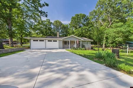 724 BETTY JEAN LANE