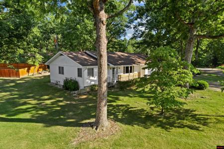 427 EDGEWOOD BAY DRIVE