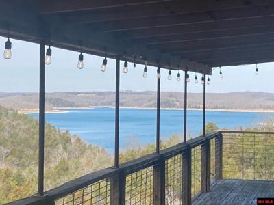 304 BAYVIEW DRIVE