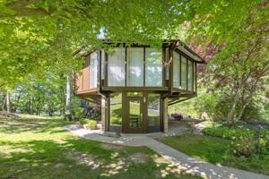 73 Lakeview Drive