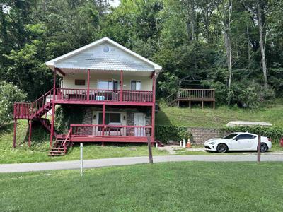 1624 Crystal Lake