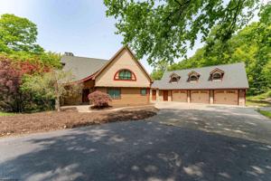 9 Iroquois Way