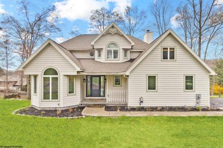 15 Lakeside Drive