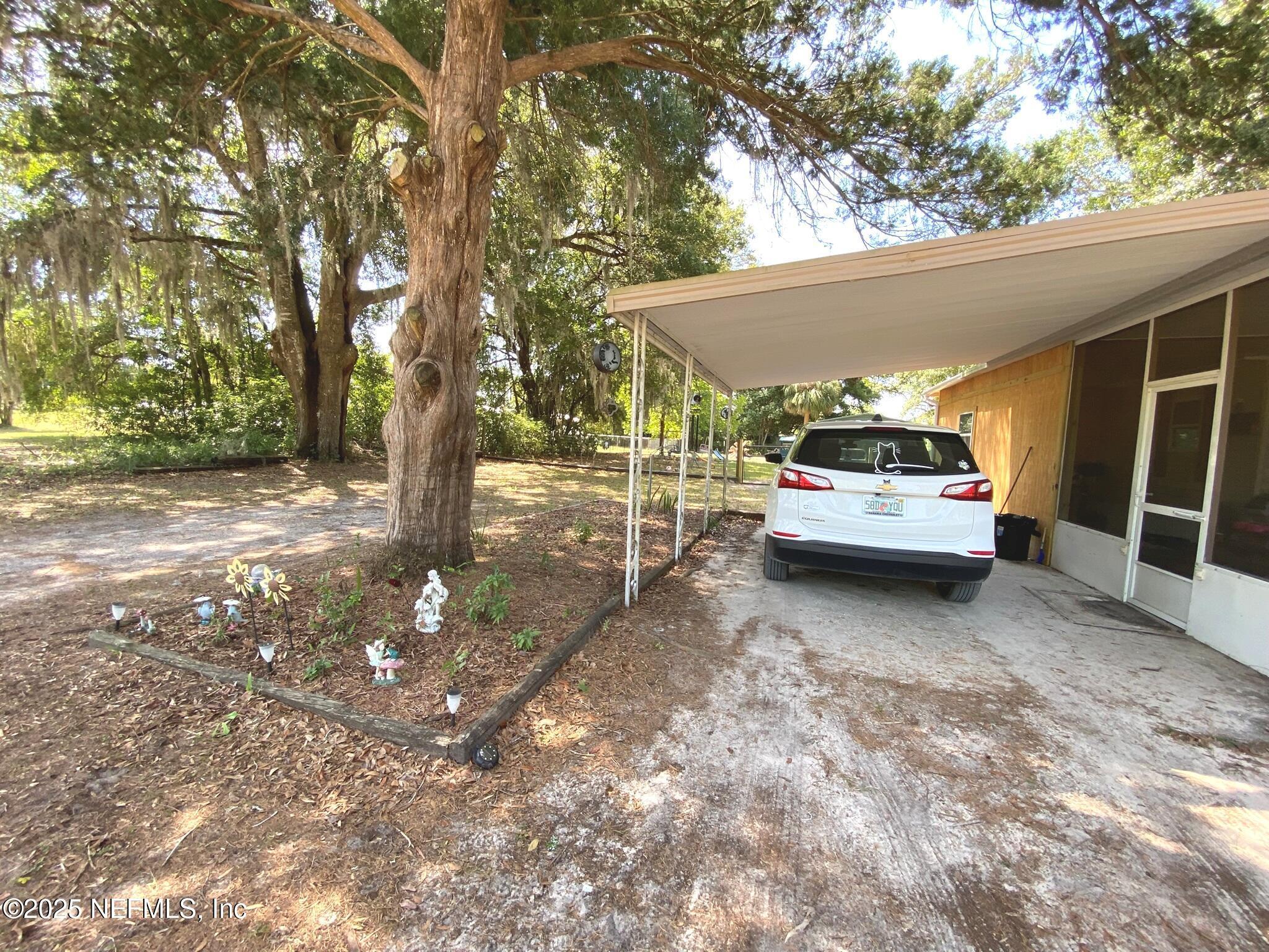 Image 4: 5 Carport