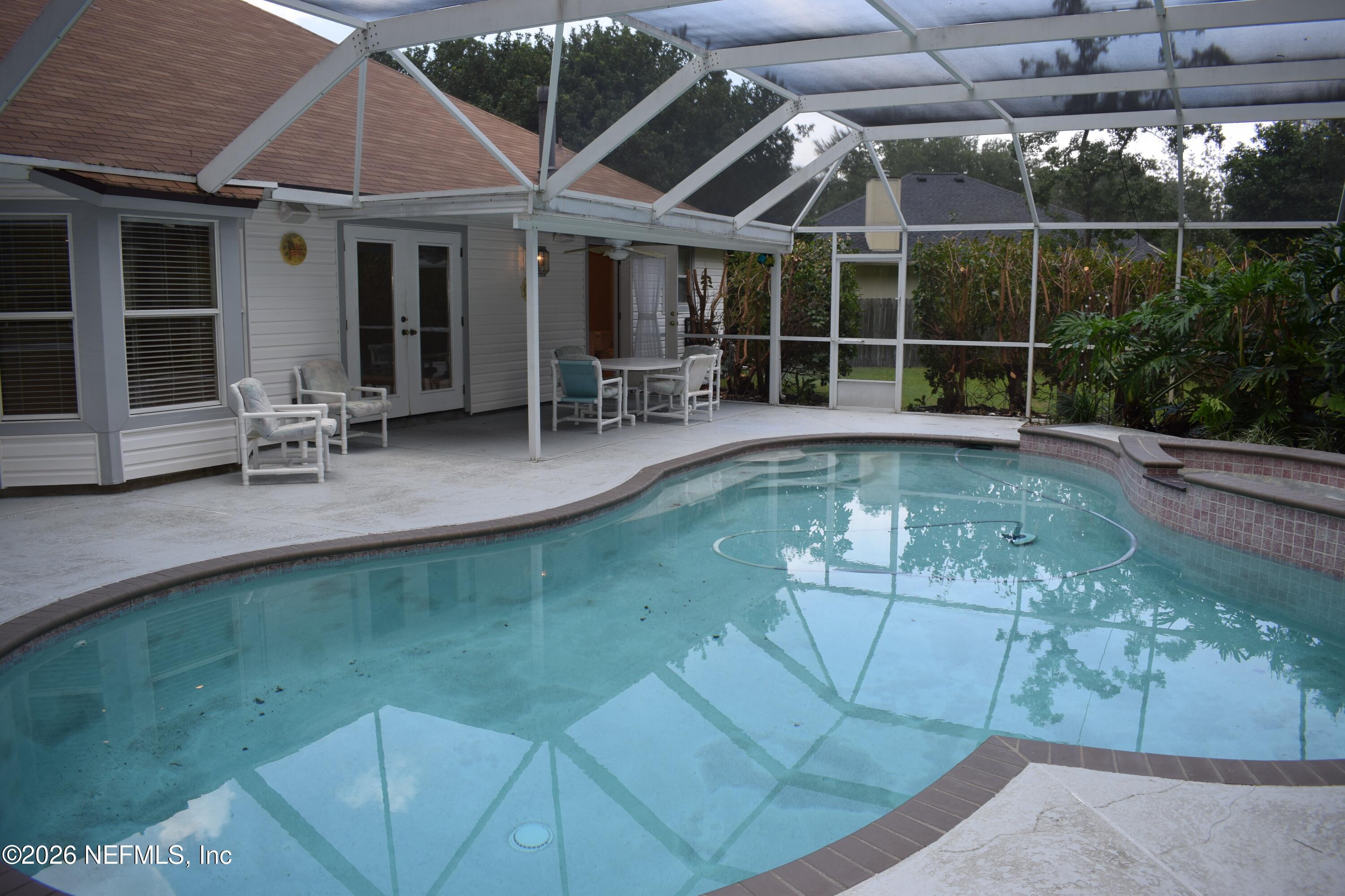 Image 2: Pool