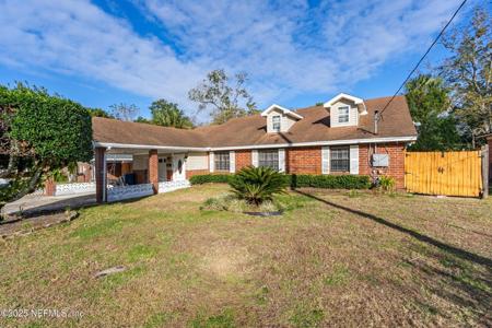 5741 LAKE LUCINA Drive N