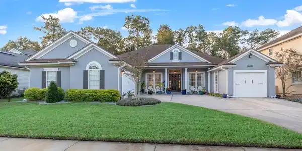 2212 AUTUMN COVE Circle