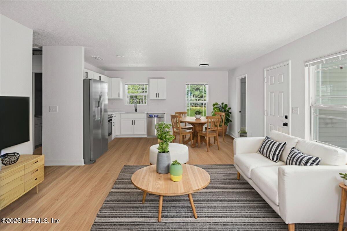 Image 3: 07-Virtually Staged