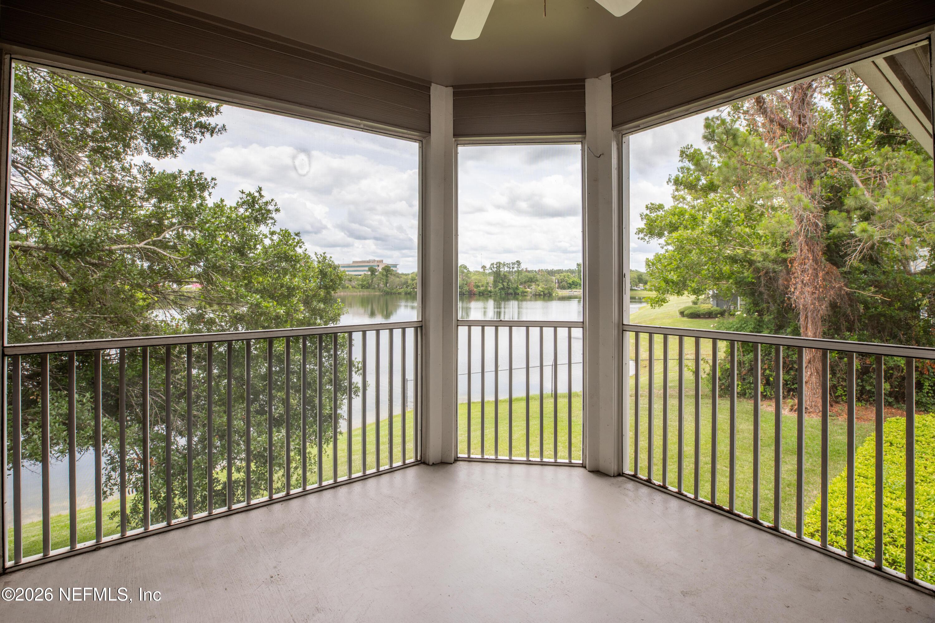Image 3: Balcony w beautiful view