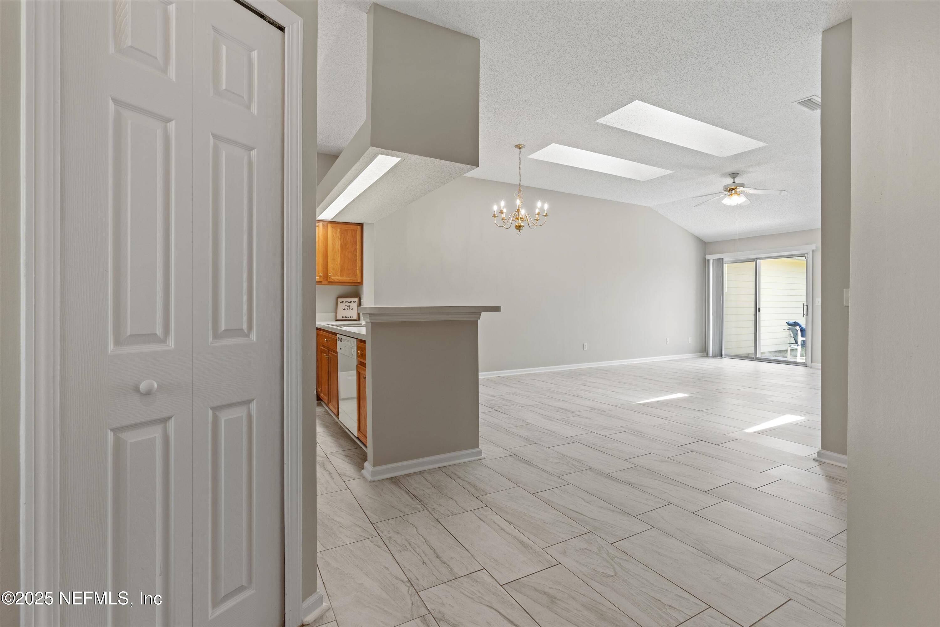 Image 4: Foyer