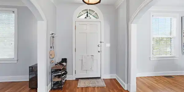 Image 3: 3_Foyer