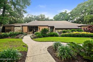 6 OAKMONT CT