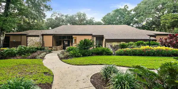 6 OAKMONT CT