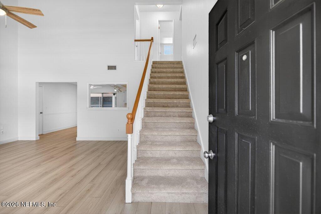 Image 4: Entryway