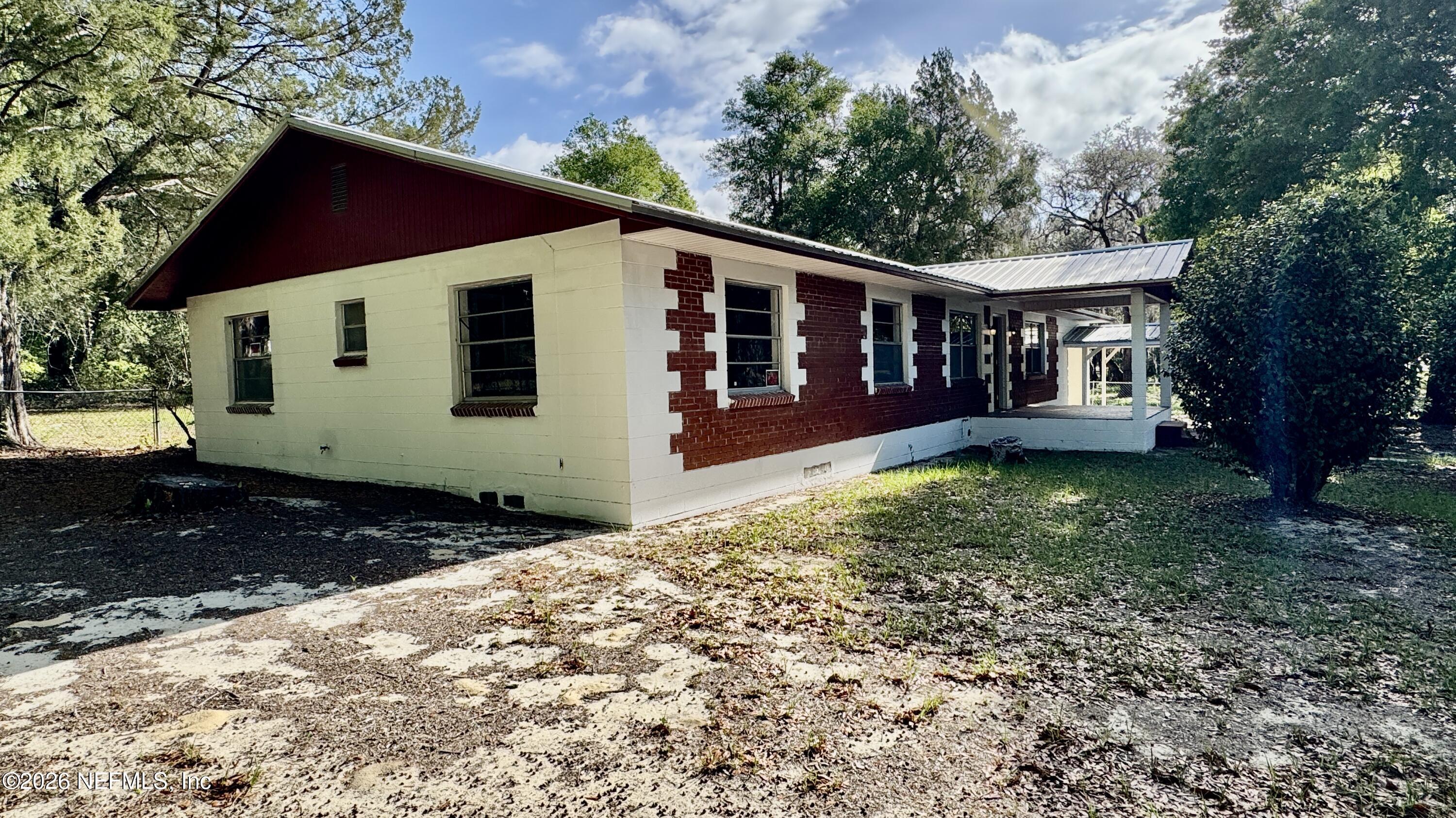 Image 2: 1942 State Rd 20, Hawthorne, Florida