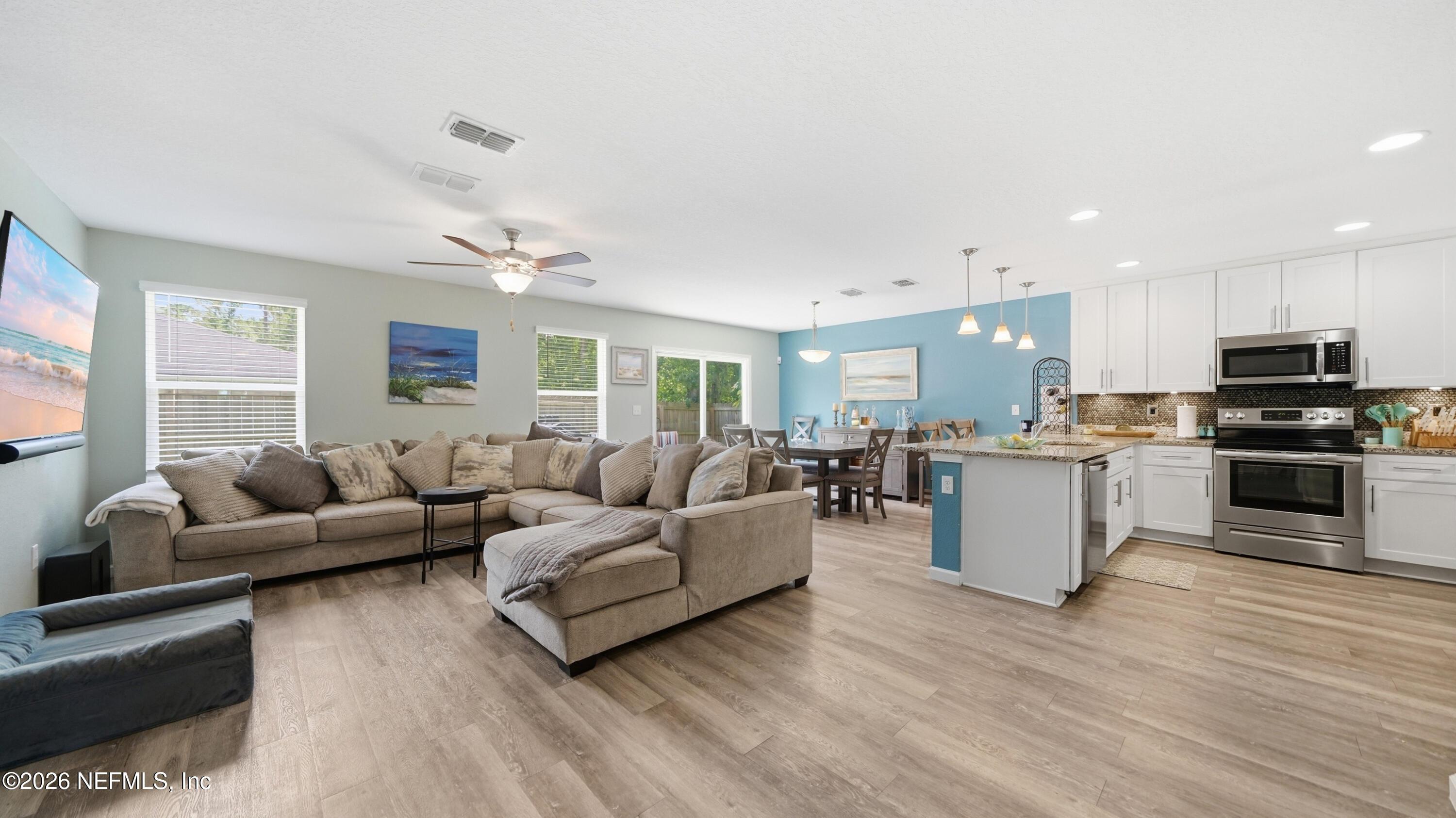Image 2: 12068 Versailles St-2