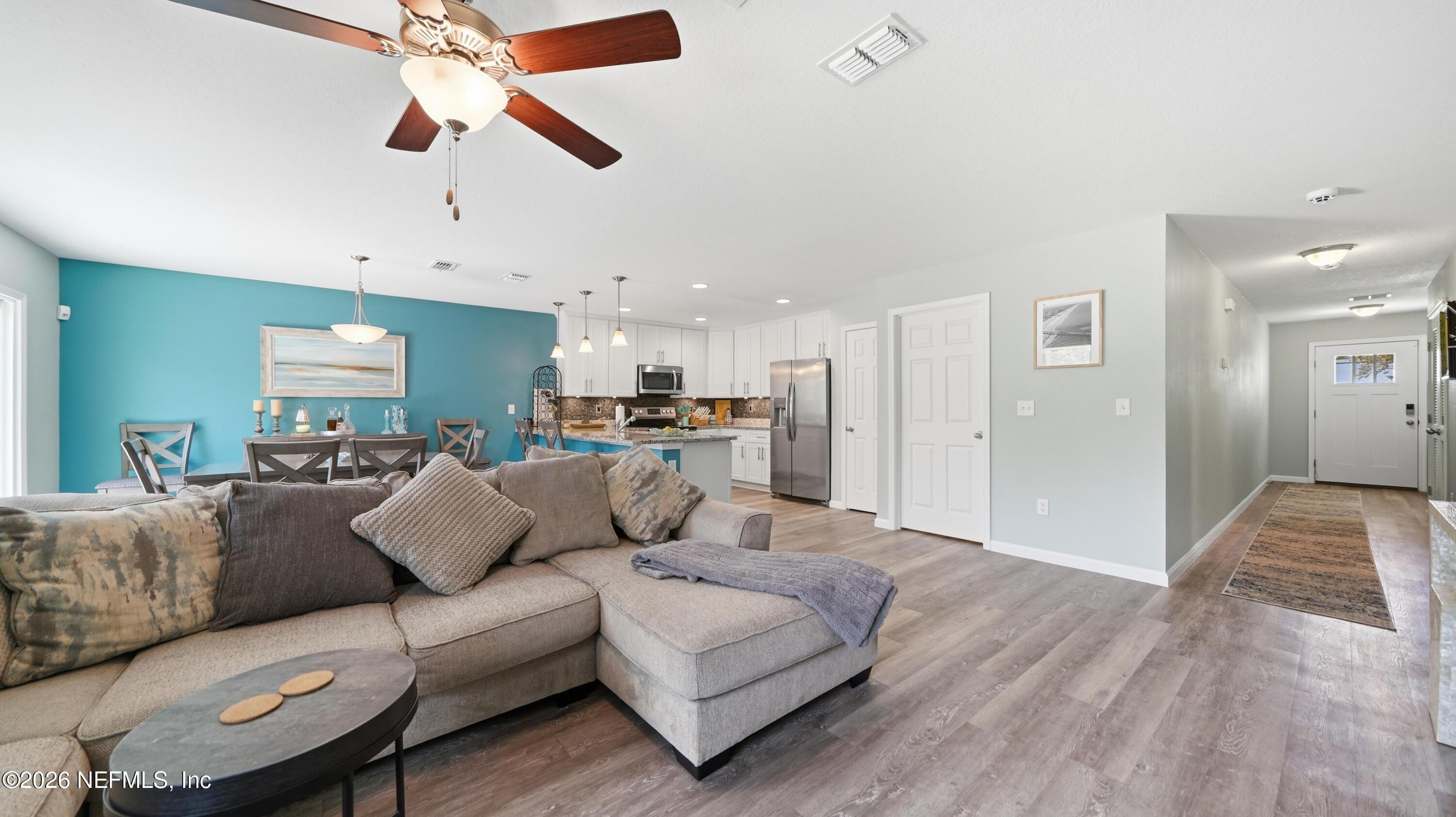 Image 3: 12068 Versailles St-3
