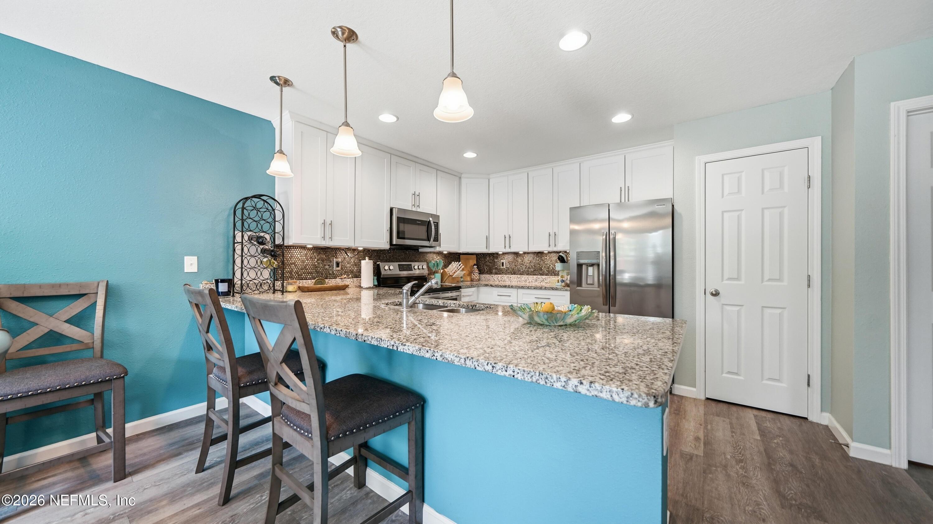Image 4: 12068 Versailles St-4