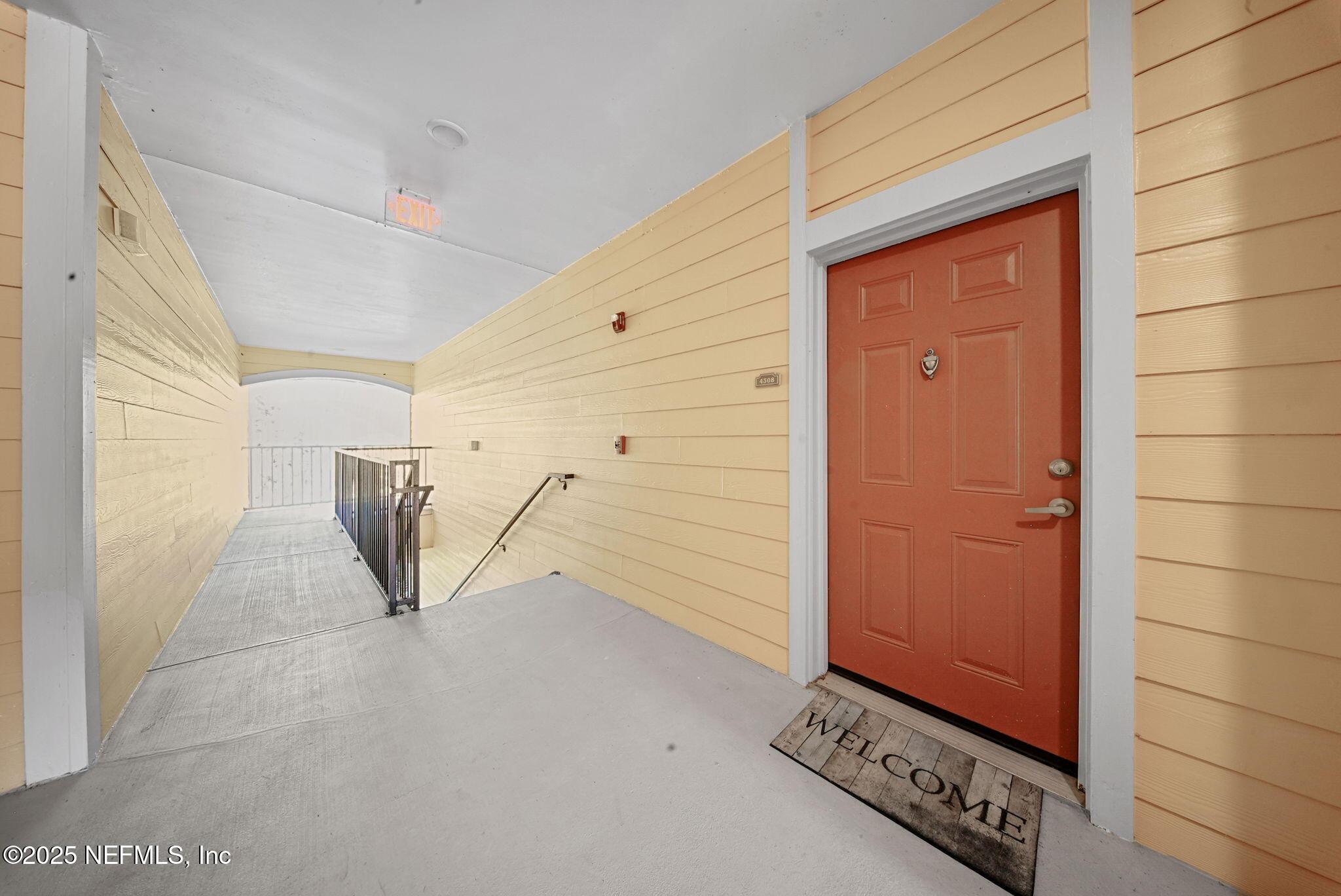 Image 2: Entryway